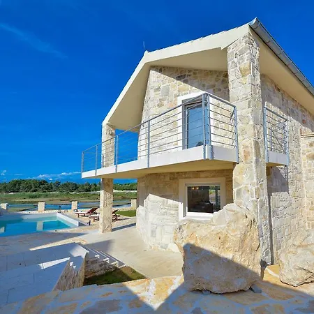 Villa Amazing Ele