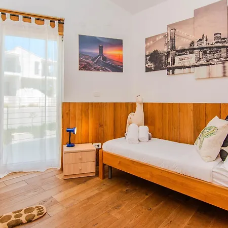 Amazing Ele Villa